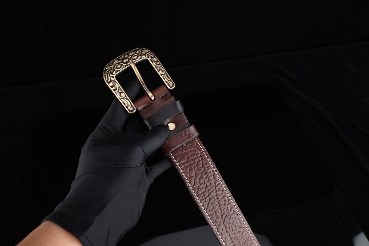 Gucci Brown Leather Belt with Engraved Buckle